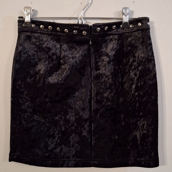 Velvet goth punk skirt with rivets - Picture 2 of 2